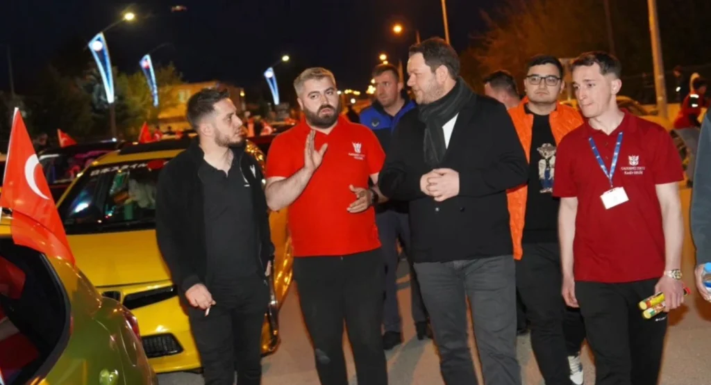 Kırklareli Pınarhisar'da bu yıl ilki düzenlenen Modifiye Araç Festivali'nde motor sesleri yükseldi. Binlerce kişinin katıldığı dev konvoy ve festivalin tüm detayları haberimizde.