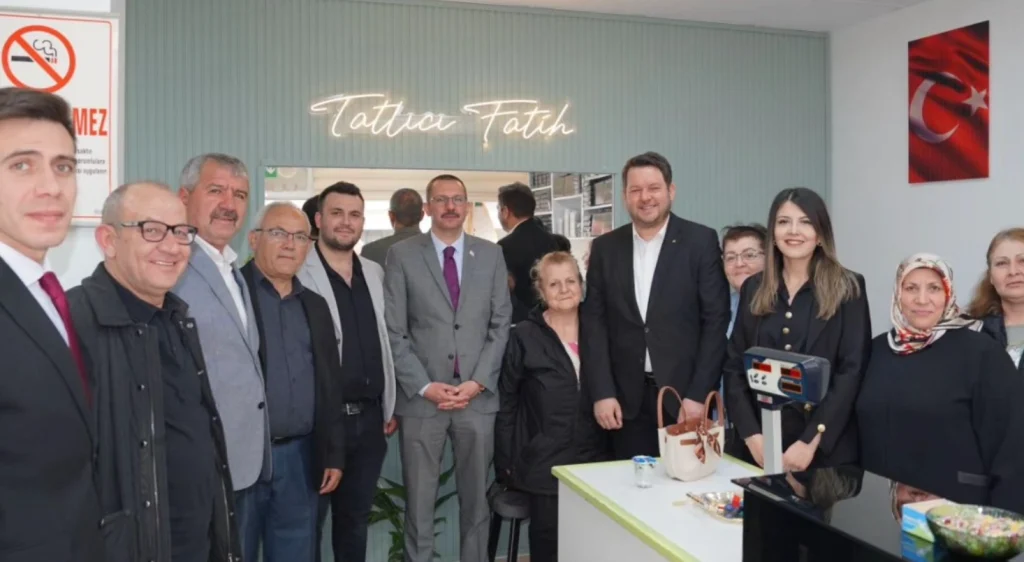 Pınarhisar’da Tatlıcı Fatih işletmesi yenilenen yüzüyle açıldı. Başkan İhsan Talay ve ilçe protokolü, yerel esnaf Fatih Bölge’ye destek vererek açılış kurdelesini kesti.