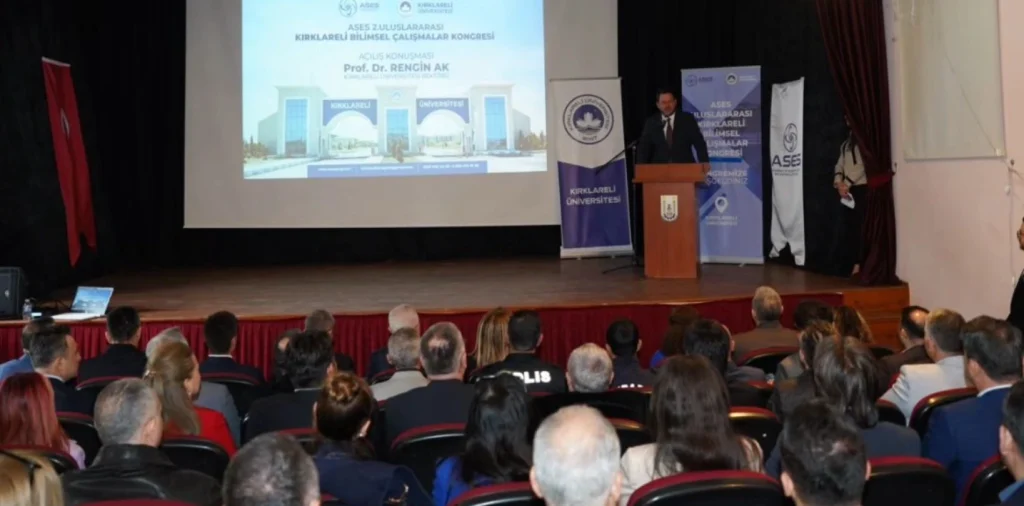 Pınarhisar’da düzenlenen 2. ASES Uluslararası Bilimsel Araştırmalar Sempozyumu, bilim insanlarını ve akademisyenleri buluşturdu. Pınarhisar Belediyesi'nin akademiye desteği sürüyor.