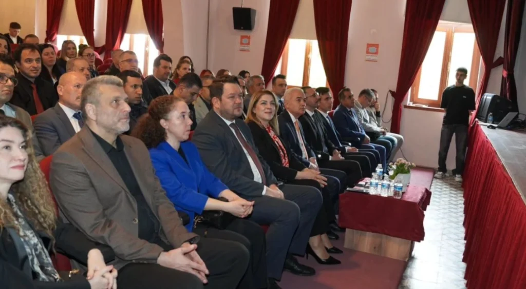 Pınarhisar’da düzenlenen 2. ASES Uluslararası Bilimsel Araştırmalar Sempozyumu, bilim insanlarını ve akademisyenleri buluşturdu. Pınarhisar Belediyesi'nin akademiye desteği sürüyor.