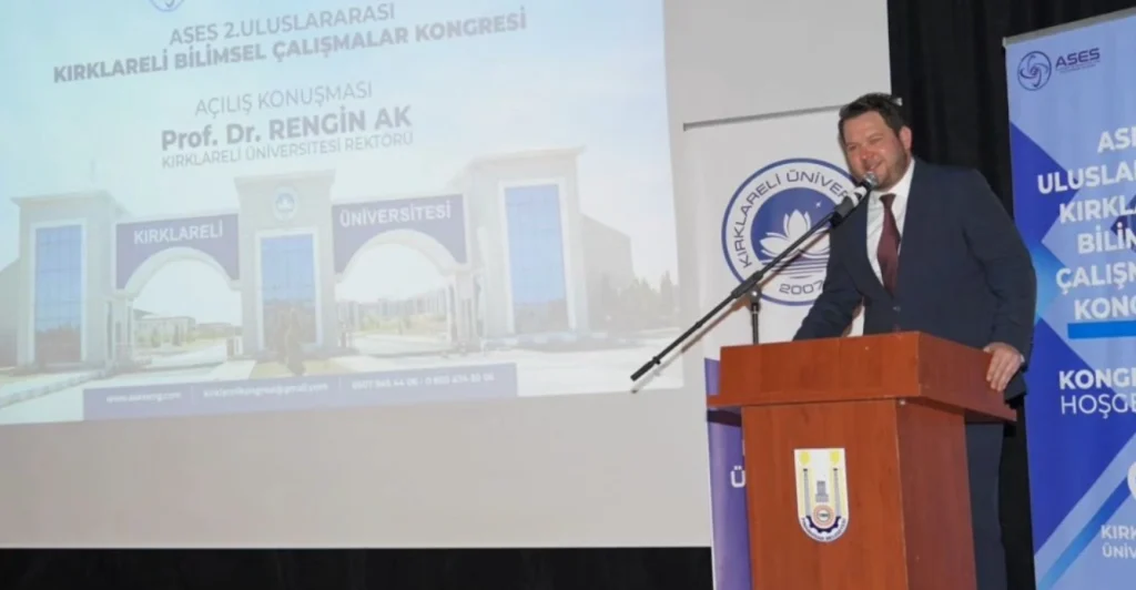 Pınarhisar’da düzenlenen 2. ASES Uluslararası Bilimsel Araştırmalar Sempozyumu, bilim insanlarını ve akademisyenleri buluşturdu. Pınarhisar Belediyesi'nin akademiye desteği sürüyor.