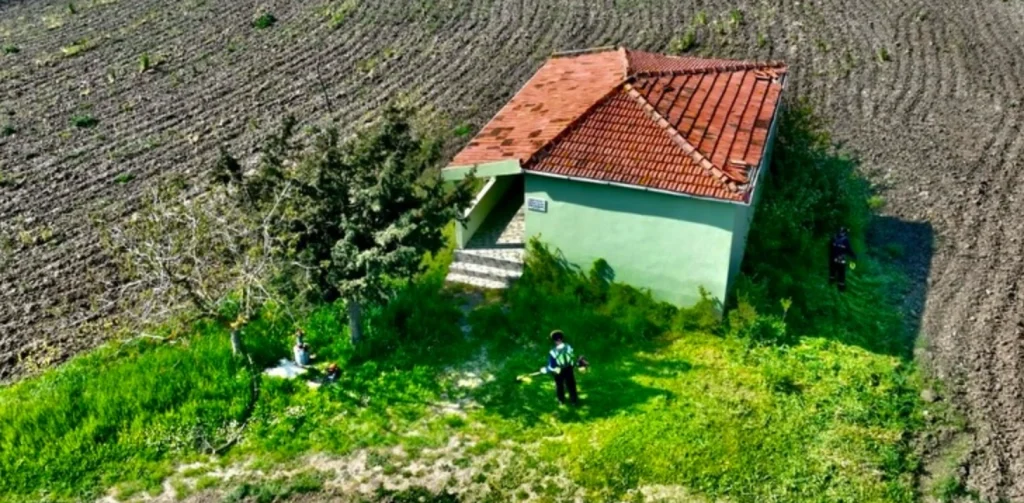 Marmaraereğlisi Belediyesi, Sabır Dede Türbesi'ni ziyaretçiler için modernize etti. Yol düzenleme ve peyzaj çalışmalarıyla manevi miras korunarak gelecek nesillere taşınıyor.