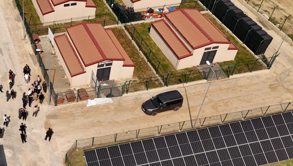 Tekirdağ Büyükşehir Belediyesi tarafından hayata geçirilen Sahipsiz Hayvan Bakımevi 2. Etap çalışmaları tamamlanıyor. Dr. Candan Yüceer projeyi yerinde inceledi.