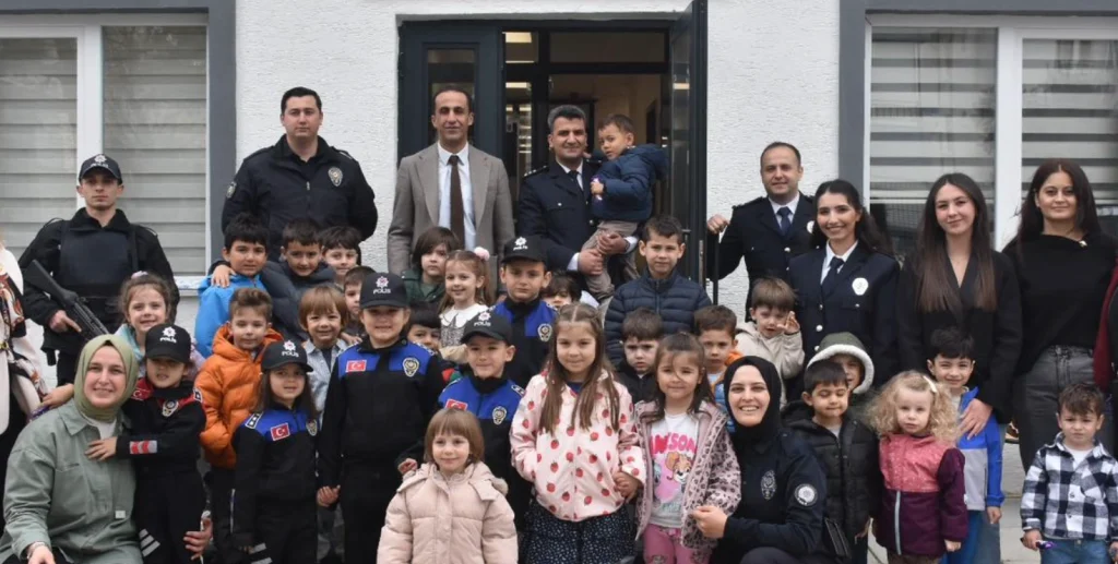 Şarköy’ün Miniklerinden Kahraman Polislere Vefa Ziyareti