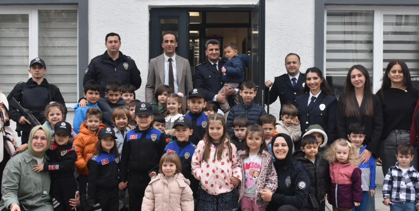 Şarköy’ün Miniklerinden Kahraman Polislere Vefa Ziyareti