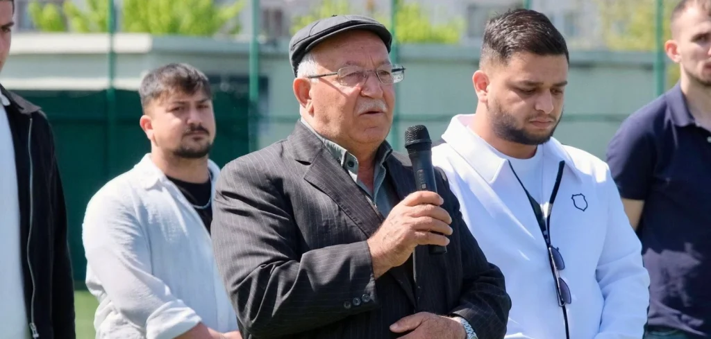 Kırklareli Belediye Başkanı Derya Bulut ve Vali Uğur Turan, Şehit Anıl Yalap anısına düzenlenen 39 takımlı futbol turnuvasında gençlerle buluştu. Detaylar haberimizde. Kırklareli Haberler