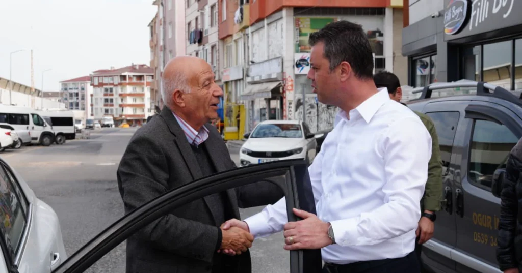 Çorlu Belediyesi, Silahtarağa ve Cemaliye mahallelerinde saha denetimi yaptı. Mahalle muhtarlarıyla sorunları yerinde değerlendiren belediye, çözüm için harekete geçti.