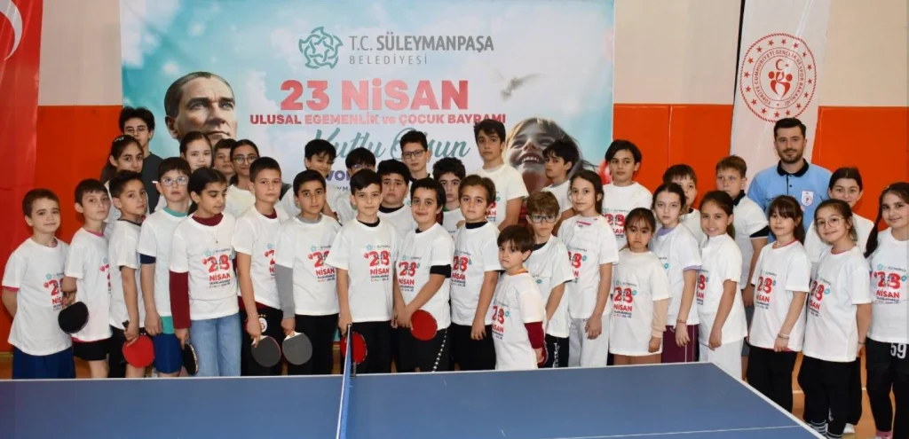 Süleymanpaşa Belediyesi, 23 Nisan kutlamaları kapsamında masa tenisi ve atletizm turnuvaları düzenledi. Gençlerin sporla buluştuğu etkinliğin tüm detayları haberimizde.