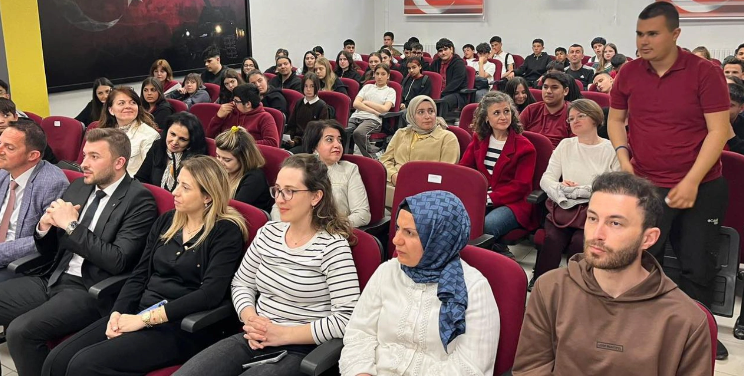 Süloğlu’nda Kaymakam Tutar Gençlerle