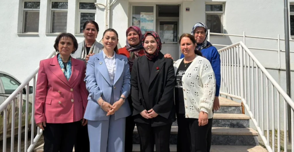 Canan Sezer Hanımefendi ve beraberindeki heyet, Süloğlu Kadın Girişimi Üretim ve İşletme Kooperatifi’ni ziyaret ederek kadınların yerel kalkınmaya katkılarını inceledi. Detaylar haberimizde.