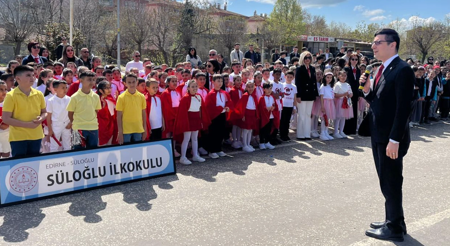 Süloğlu’nda Sokaklar Bayraklarla Donatıldı