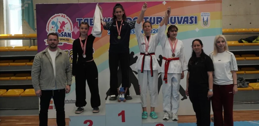 Lüleburgaz Belediyesi tarafından düzenlenen 35. Uluslararası 23 Nisan Çocuk Şenliği kapsamında Taekwondo heyecanı yaşandı. Dereceye giren sporcular madalyalarını aldı.