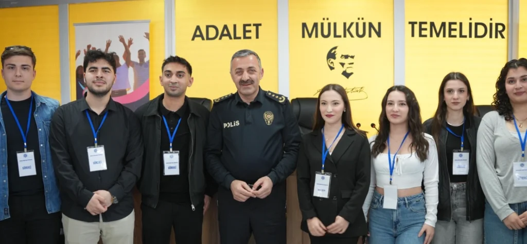 Tekirdağ Emniyeti, Namık Kemal Üniversitesi öğrencileriyle "Narko-Gençlik" projesinde buluştu. Gençlerin huzuru ve güvenliği için yürütülen saha çalışmalarının detayları haberimizde.
