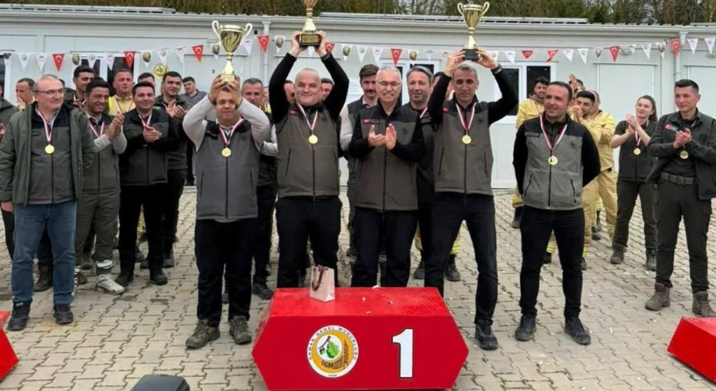 Tekirdağ Orman İşletme Müdürlüğü, İstanbul Orman Bölge Müdürlüğü koordinesinde düzenlenen yarışmada bölge şampiyonu oldu. 6 zorlu parkuru başarıyla tamamlayan ekip Türkiye finallerine gidiyor.