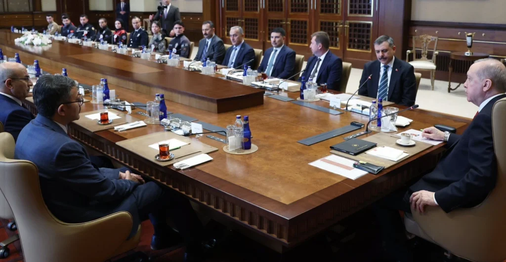 Türk Polis Teşkilatı 181 yaşında! Cumhurbaşkanı Erdoğan, 10 Nisan Polis Günü kapsamında Bakan Mustafa Çiftçi ve heyetini kabul etti. Külliye'deki gurur günü detayları haberimizde.