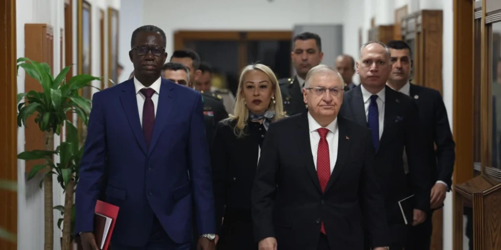 Türkiye ve Nijer arasında savunma alanında dev adım! Bakan Yaşar Güler ve Nijerli mevkidaşı Salifou Mody, askeri eğitimde yerinde destek protokolünü imzaladı. Detaylar haberimizde.