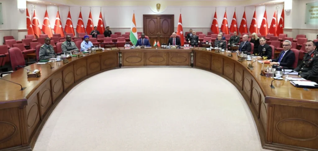 Türkiye ve Nijer arasında savunma alanında dev adım! Bakan Yaşar Güler ve Nijerli mevkidaşı Salifou Mody, askeri eğitimde yerinde destek protokolünü imzaladı. Detaylar haberimizde.