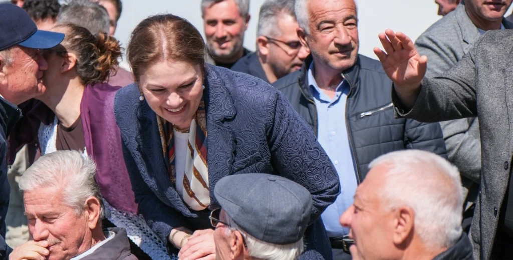 Süloğlu ilçesine bağlı Geçkinli Köyü'nde geleneksel Yağmur ve Şükür Duası gerçekleştirildi. Muhtar Naci Paşa ve köy halkının katıldığı programda bereket ve huzur için dualar edildi.