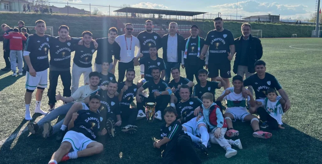 YeniMahalleSpor, 2025-2026 sezonu şampiyonluk kupasını müzesine götürdü. Yönetim ve futbolculardan taraftara ve destekçilere büyük vefa: "Söz verdik, başardık!"