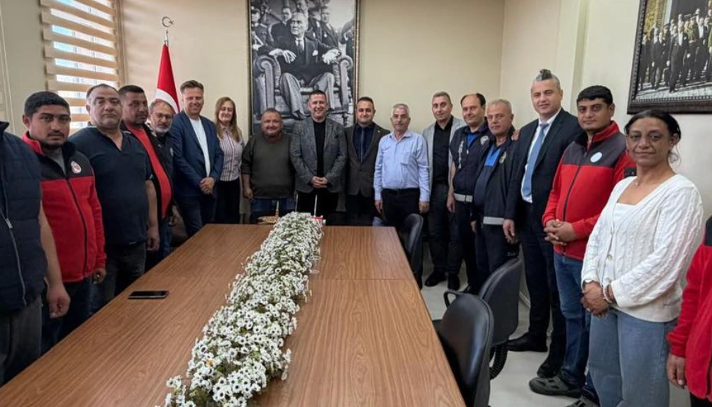 Lalapaşa Belediyesi personeli ve ilçenin sevilen ismi Kadir Kondurav için düzenlenen anlamlı doğum günü kutlamasında duygusal anlar yaşandı. Detaylar haberimizde.