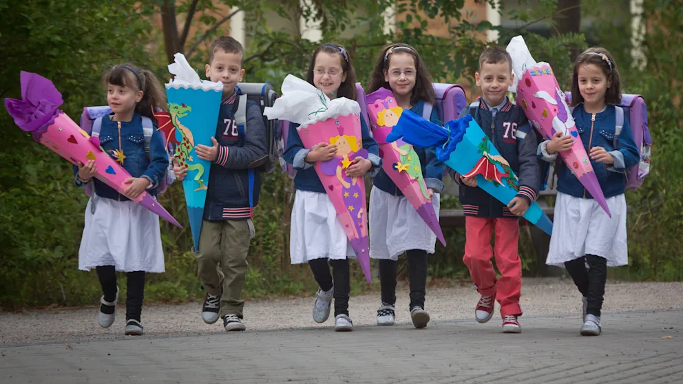 Almanya'nın konuştuğu Samsunlu Temiz ailesi 11 kişi oldu! 2008'de altız bebeklerle tarihe geçen Roksana Temiz, dokuzuncu çocuğunu kucağına aldı. İşte Berlin'deki mucize ailenin hikayesi.