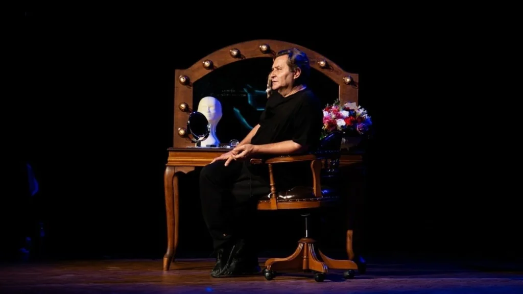 Seyfi Bey tiyatro oyunu biletleri, Tekirdağ gösterim saati ve detayları. Armağan Çağlayan'ın muhteşem performansıyla Seyfi Dursunoğlu'nun kulis hikayesi.