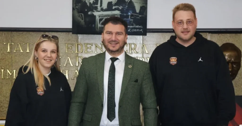 Babaeski'de sporun geleceği Ayke Akademi ile şekilleniyor. Dilara ve Kaan Ayke’nin ziyaretiyle gençlere yönelik yeni spor projeleri ve iş birlikleri masaya yatırıldı.