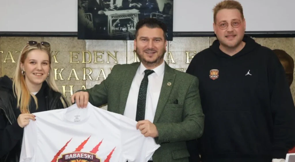 Babaeski'de sporun geleceği Ayke Akademi ile şekilleniyor. Dilara ve Kaan Ayke’nin ziyaretiyle gençlere yönelik yeni spor projeleri ve iş birlikleri masaya yatırıldı.