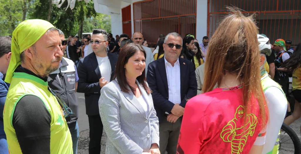 Edirne Belediyesi, Yunanistan ve Bulgaristan'dan gelen bisiklet tutkunlarını Sarayiçi'nde buluşturdu. 23. Uluslararası Bisiklet Turu'nda dostluk pedalları çevrildi. Edirne Haberler