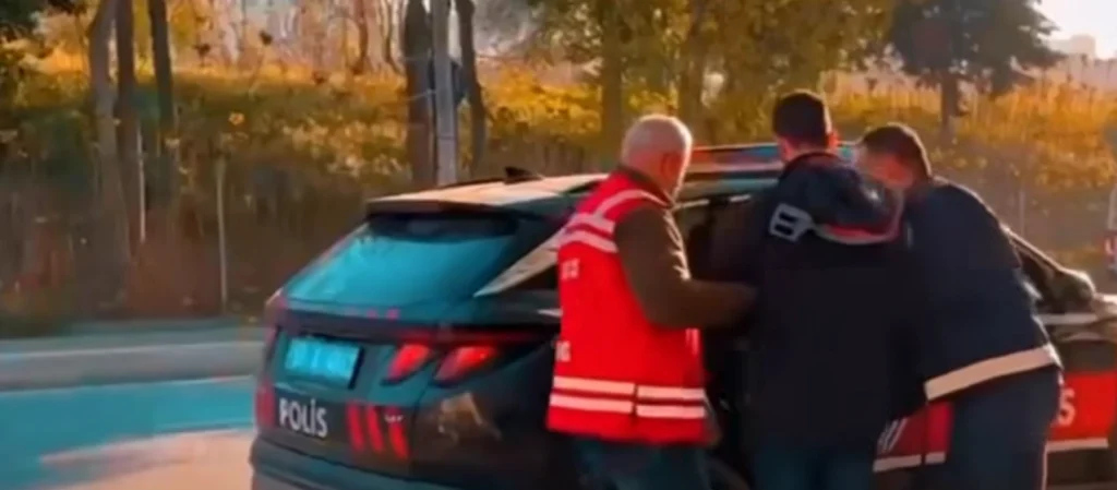 Tekirdağ Emniyet Müdürlüğü, sosyal medya üzerinden şantaj yapan dev suç örgütünü çökertti. 70 milyon TL'lik kripto vurgunda 11 kişi tutuklandı. Operasyon detayları burada.