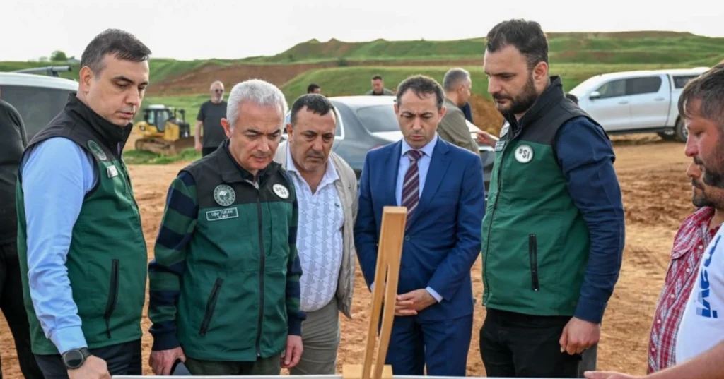 Lüleburgaz Ahmetbey Göleti projesinde kritik eşik! Kırklareli Valisi Uğur Turan inşaat sahasını inceledi. 2.700 dekar alanı sulayacak dev yatırımın detayları haberimizde. Lüleburgaz Haberler