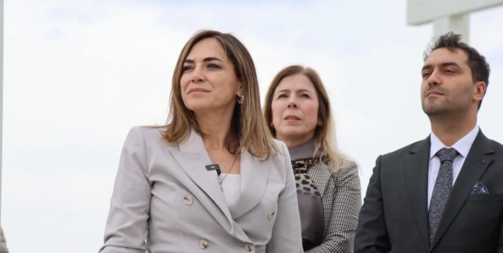 Tekirdağ Büyükşehir Belediyesi, Altınova ve Kumbağ sahillerinde mavi bayrak hazırlıklarını tamamlıyor. Dr. Candan Yüceer sahada incelemelerde bulunarak vatandaşlarla buluştu.