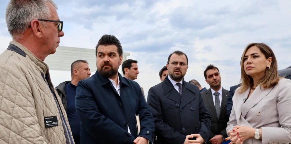 Tekirdağ Büyükşehir Belediyesi, Altınova ve Kumbağ sahillerinde mavi bayrak hazırlıklarını tamamlıyor. Dr. Candan Yüceer sahada incelemelerde bulunarak vatandaşlarla buluştu.