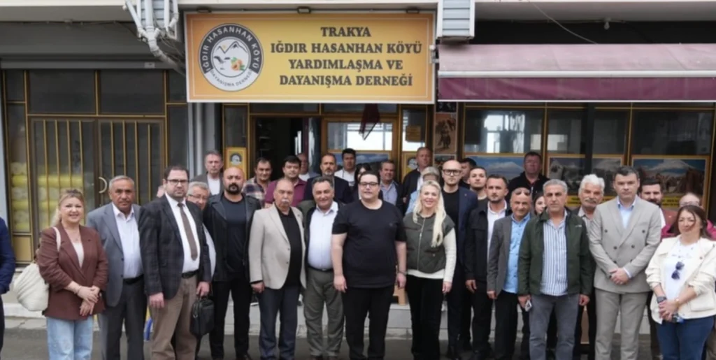 Marmaraereğlisi Belediye Başkanı Onur Bozkurter, Sultanköy Mahallesi'ni ziyaret ederek vatandaşlarla buluştu. Anneler Günü tebriklerinin iletildiği ziyarette, mahalle esnafının talepleri ve bölgenin turizm vizyonu masaya yatırıldı.