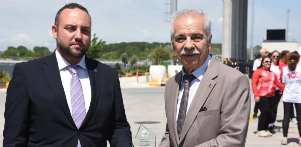 Selanik'teki Atatürk Evi'nden alınan toprak ve Türk Bayrağı, İpsala Gümrük Kapısı'nda gururla karşılandı. Atatürk’ü Anma ve Barış Koşusu startı verildi.