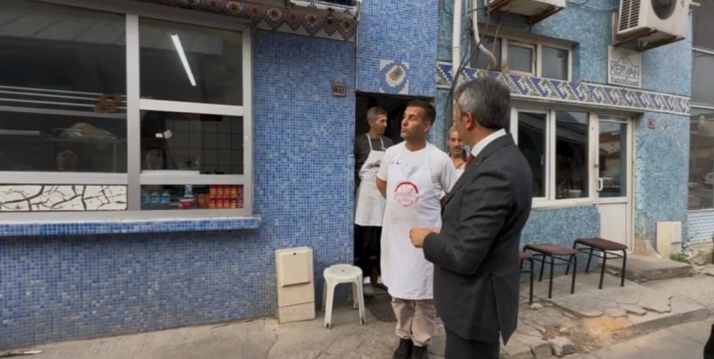 Edirne Valisi Yunus Sezer, kentin tarihi miraslarından Ayşekadın Simit Fırını'nı ziyaret ederek gece mesaisi yapan ustaların üretim sürecini yerinde inceledi. Edirne Haberler