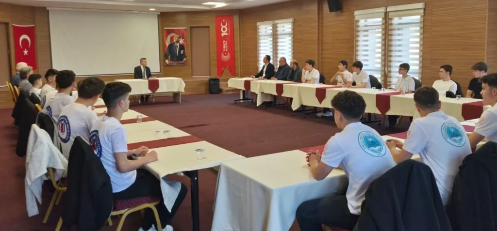 Bayramiç Kaymakamlığı, Zonguldaklı öğrencileri ağırladı. "Kömürden Destana" projesiyle Bayramiç ve Ereğli arasında kültürel bir bağ kuruldu. Detaylar haberimizde.