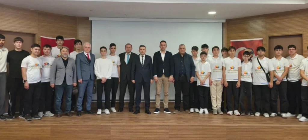 Bayramiç Kaymakamlığı, Zonguldaklı öğrencileri ağırladı. "Kömürden Destana" projesiyle Bayramiç ve Ereğli arasında kültürel bir bağ kuruldu. Detaylar haberimizde.