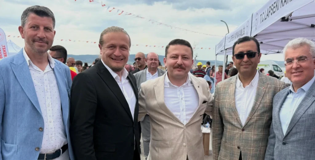 Lapseki Kaymakamlığı imzalı “Boğazın Minik Çobanları” projesiyle geleneksel kırsal yaşam ve küçükbaş hayvancılık kültürü çocukların kalbinde yeniden canlandı. Atilla Öztürk şampiyonları kutladı. Lapseki Haberler