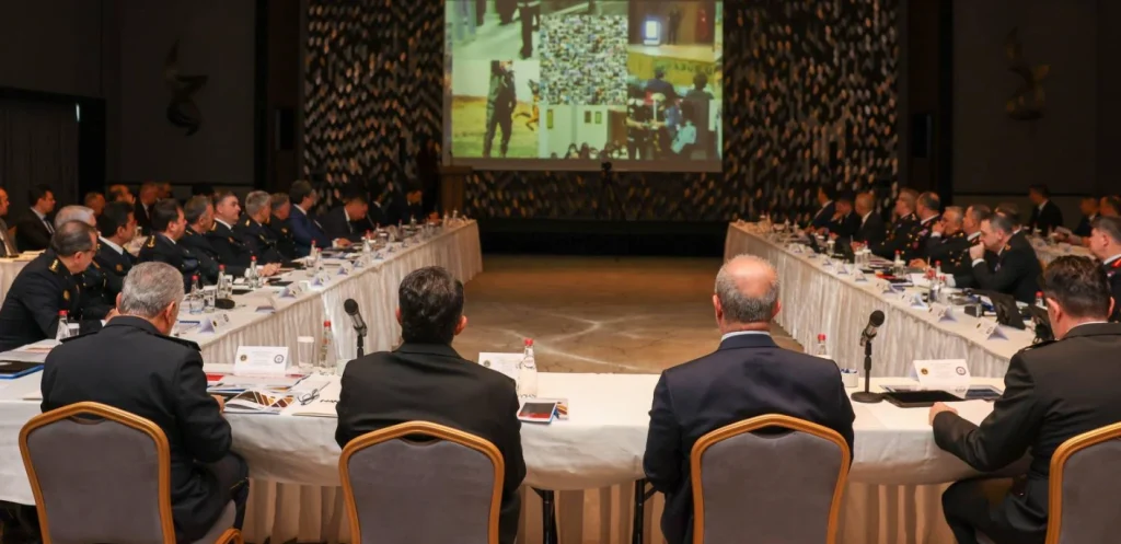 Çanakkale'de uyuşturucuyla mücadelede dev zirve! Bakan Yardımcısı Ali Çelik ve Vali Ömer Toraman katılımıyla düzenlenen Narkotik Suçlarla Mücadele Bölge Değerlendirme Toplantısı'nın tüm detayları ve stratejik kararları haberimizde. Çanakkale Haberler