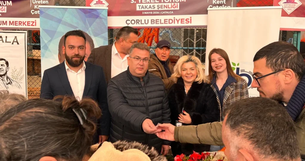 Çorlu Belediyesi, Çatalca’da düzenlenen 3. Yerel Tohum Takas Şenliği'nde coğrafi işaretli ürünlerini ve Seymen kavunu fidelerini dağıtarak ata tohumu seferberliğine destek verdi.