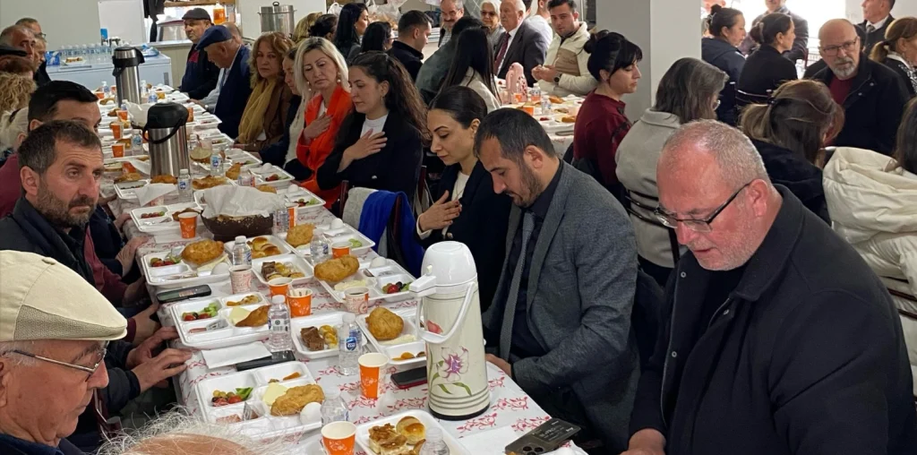 Edirne Belediye Başkan Yardımcısı Gökce Onur Öktem, Cem Vakfı Edirne Şubesi'nin düzenlediği kahvaltı programına katılarak yerel yönetim ve STK dayanışmasını pekiştirdi. Edirne Haberler 