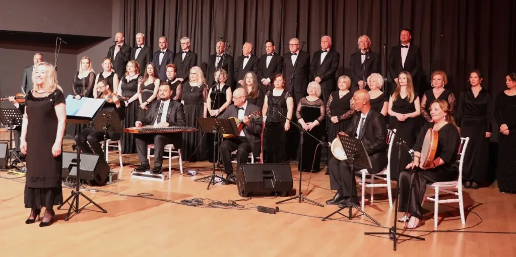 Çerkezköy'de musiki rüzgarı esti! Çerkezköy Belediyesi Türk Müziği Korosu, Sadettin Kaynak ve Bahar Şarkıları konseriyle dinleyicileri büyüledi. Konser detayları haberimizde. Çerkezköy Haberler