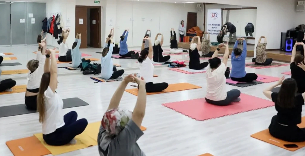 Çerkezköy Belediyesi'nin ücretsiz Bahar Dönemi Kursları büyük ilgiyle sürüyor. Pilates, yabancı dil, yakın dövüş ve daha fazlası; aktif ve sosyal bir Çerkezköy için vatandaşlarımızı bekliyor. Çerkezköy Haberler