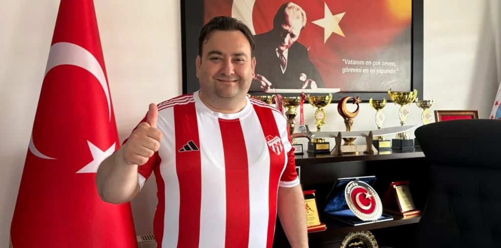 Demirköyspor’dan Belediye Başkanı Recep Gün’e anlamlı jest! Kulüp Başkanı Metin Sami’nin gerçekleştirdiği ziyaretin detayları ve forma hediyesi haberimizde. Demirköy Haberler