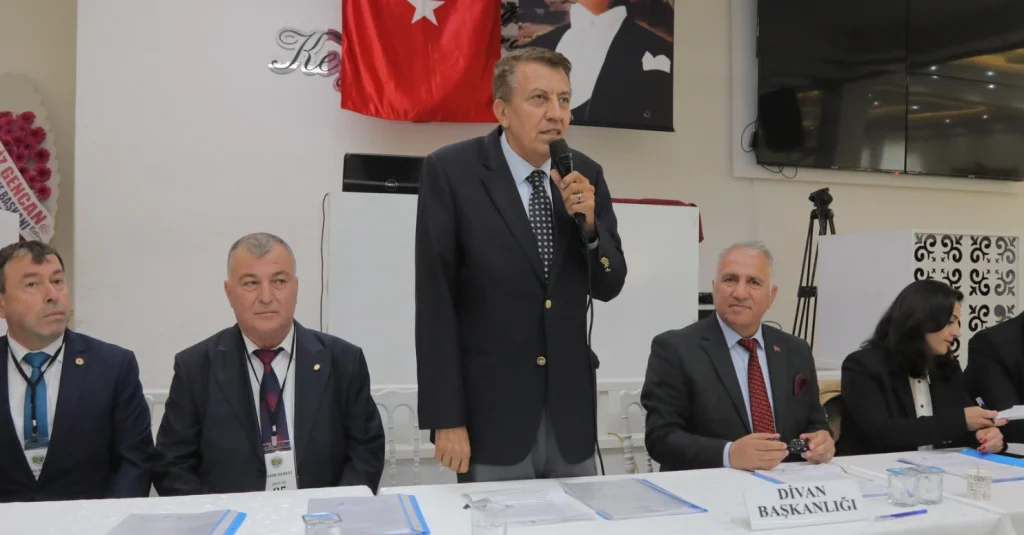 Edirne Belediye Başkanlığı, EDESOB Genel Kurulu'nda esnafın yanındaydı. Başkan Yardımcısı Cenk Ergüden, adaylar Harun Özen ve Kemal Cingöz'e başarılar diledi. Edirne Haberler