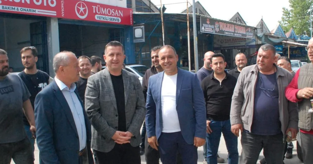 Edirne Küçük Sanayi Sitesi'nde Umut Traktör açıldı. Belediye Başkanı Zafer Sezgin Geldi ve oda başkanlarının katıldığı törenle hizmete giren işletme, tarım sektörüne güç katacak. Edirne Haberler