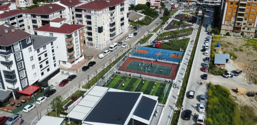 Çorlu Belediyesi tarafından Şeyhsinan Mahallesi'nde inşa edilen Ferdi Zeyrek Parkı törenle açıldı. Ahmet Sarıkurt halkçı belediyecilik vurgusu yaptı. Çorlu Haberler