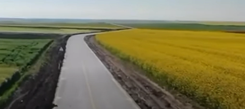Süloğlu’nda Geçkinli ve Küküler köylerini birbirine bağlayan 5 km'lik beton yol projesi tamamlandı. Kaymakam Emin Cevat Tutar koordinesindeki çalışmanın detayları.