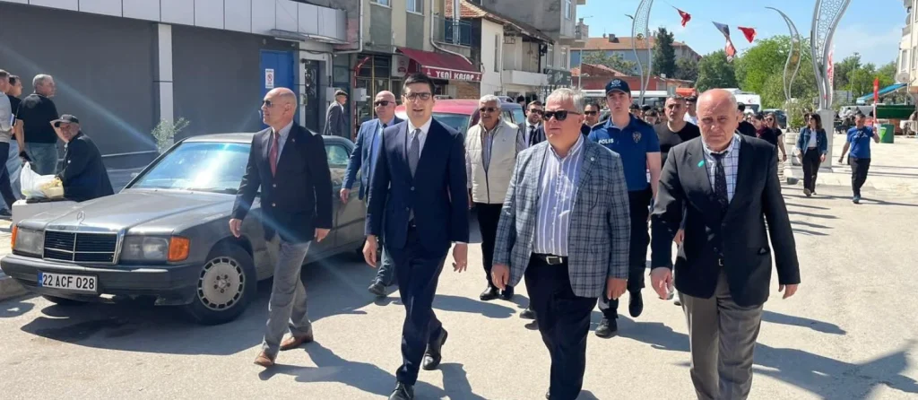 Süloğlu Kaymakamlığı koordinasyonunda düzenlenen Gençlik Haftası yürüyüşü, Emin Cevat Tutar ve Mehmet Ormankıran'ın katılımıyla büyük bir coşkuya sahne oldu. Süloğlu Haberler